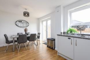 Spacious Luxury House In Canterbury - Free Parking Vacation rental in City of Canterbury