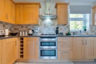 Cosy 2-Bed Flat | Workers & Contractors | Sleeps 6 Vacation rental in Canterbury