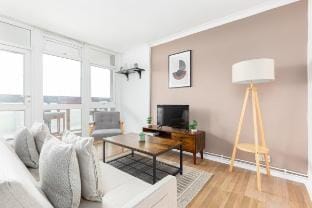 Spacious 2Bed Apartment w/City Skyline Views | SE1 Vacation rental in London Borough of Southwark