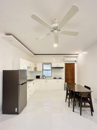 King Bed 1 Bedroom, Full Kitchen in Panglao Island Vacation rental in Panglao