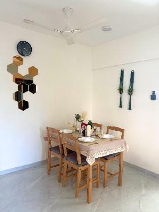 Earthen Escape, 2BHK Apt near Airport & BKC&NMACC Vacation rental in Mumbai