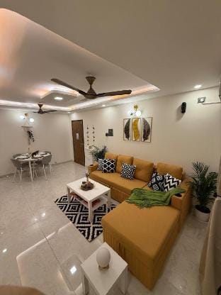 Powai, Aurora luxe,2BHK Balcony & Lake view Vacation rental in Mumbai