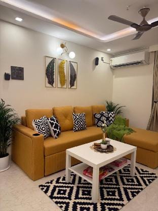 Powai, Aurora luxe,2BHK Balcony & Lake view Vacation rental in Mumbai