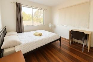 Cfamily  H01 Queenbed room shared house Vacation rental in Brisbane