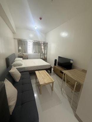 The Vibe at The Lush Residences Vacation rental in Makati