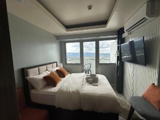 HighFloor/View/Prking/Netflix/BoardGmes/Pool in QC Vacation rental in Marikina