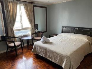 Serene home in the city Vacation rental in Manila City