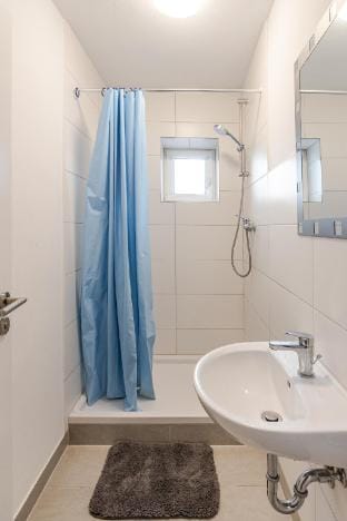 Central room directly on the WHU&on the Rhinetrail Vacation rental in Koblenz