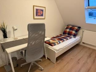 Beautiful single room right on the Rheinsteig, WHU Vacation rental in Koblenz
