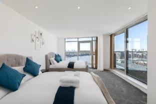 Thames River Direct View 2 Bedrooms,2 Bathroom,2 Balcony, Living Room, Amazing Views, Close to City Vacation rental in London Borough of Lewisham