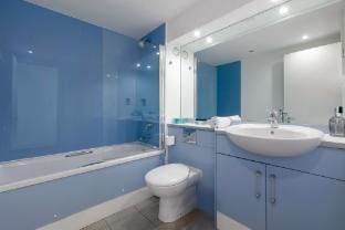 Thames River Direct View 2 Bedrooms,2 Bathroom,2 Balcony, Living Room, Amazing Views, Close to City Vacation rental in London Borough of Lewisham