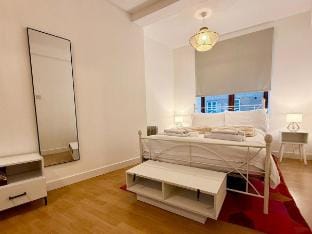 Charming Shoreditch Flat by Brick Lane Ideal for Family of 3 (F2 68 CS) Vacation rental in London Borough of Hackney