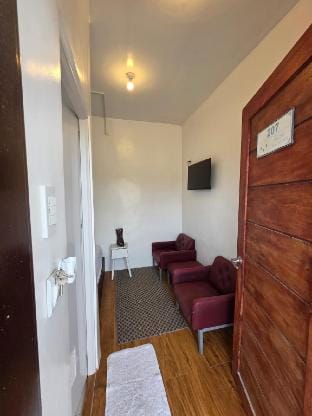 Rm 207 Studiotype apt in hensonville near SM/clark Vacation rental in Angeles