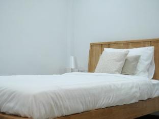 Bernard's comfortable room, Share bathroom  Vacation rental in Chalong