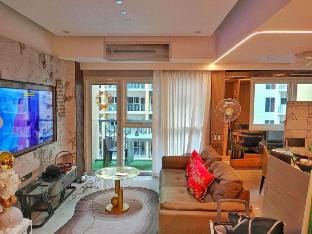2BR 6PAX- Premium Unit beside Okada and near NAIA Vacation rental in Pasay