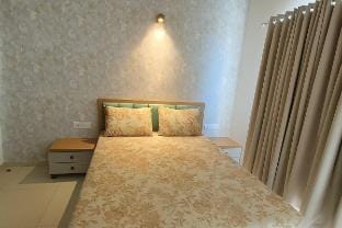 The LUXE Manor
A luxury apartment + Pool Vacation rental in Gujarat