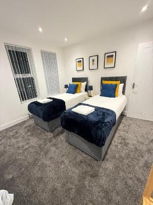 Spacious 4Bed &4Bath | Parking Vacation rental in Rotherham