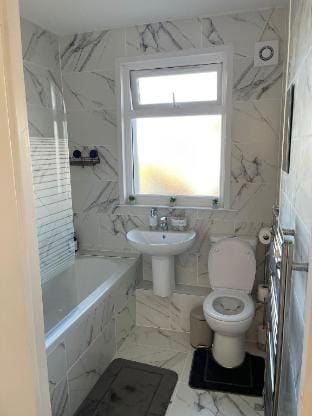 Modern 4BR House – Long Stay & Contractor Friendly - Hitchin Rd Vacation rental in Luton