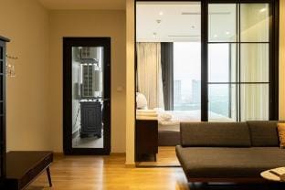 Trầm Room Calm & Dark Wood 1BR @Ecopark Vacation rental in Vietnam