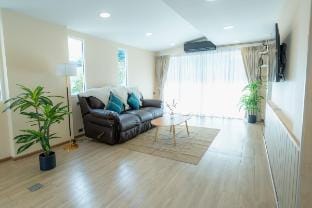 Stay Ekkamai - Private Pool villa, Central Bangkok Vacation rental in Bangkok