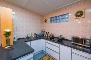 12pax/4br Ipoh Garden East Vacation rental in Ipoh
