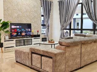 15-19Pax SemiD Near Highwy W/Pool Table&Karaoke Vacation rental in Ipoh