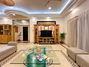 Vaayu Villa 3Bhk •Near Assi • BHU • 4500+ SQft Vacation rental in Varanasi