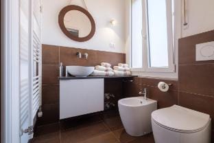 Apartment with 3 Suites - Fabula Rooms Vacation rental in Bologna