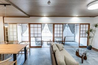 【NEW OPEN‼︎】リトリートタワー天神3F｜広さ100㎡｜最大12名｜駐車場無料 Vacation rental in Fukuoka