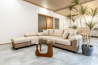 【NEW OPEN‼︎】リトリートタワー天神3F｜広さ100㎡｜最大12名｜駐車場無料 Vacation rental in Fukuoka