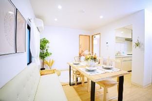 巨大ベットとボヘミアンアートで癒される|スカイツリー,浅草|駅徒歩2分 Vacation rental in Japan