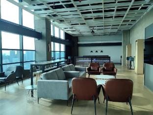 Elements Residences 1br fully furnished w/balcony Vacation rental in Makati