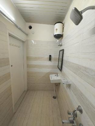 Hotel golden Lotus inn Vacation rental in Lucknow
