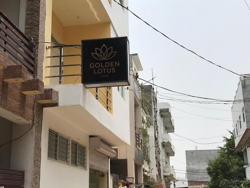 Hotel golden Lotus inn Vacation rental in Lucknow