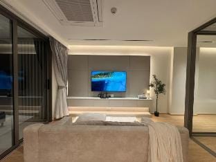 1 BR- Boat Avenue Lakefront, walk to EDC Vacation rental in Choeng Thale