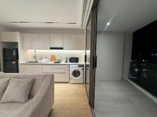 1 BR- Boat Avenue Lakefront, walk to EDC Vacation rental in Choeng Thale