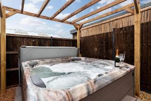 6 Bed - Beach House - Hot Tub - Pool Table Vacation rental in Cromer