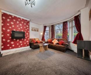 Spacious 3BR Home | Sleeps 7 | Free Parking Vacation rental in Prestwich