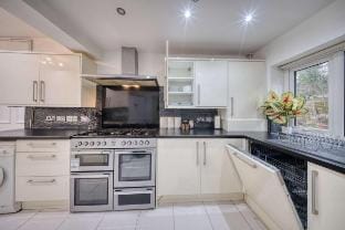 Spacious 3BR Home | Sleeps 7 | Free Parking Vacation rental in Prestwich