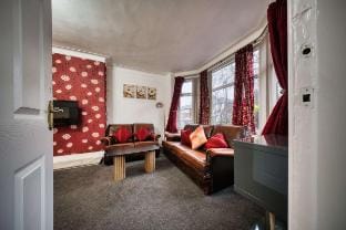 Spacious 3BR Home | Sleeps 7 | Free Parking Vacation rental in Prestwich