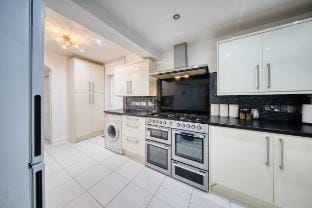 Spacious 3BR Home | Sleeps 7 | Free Parking Vacation rental in Prestwich
