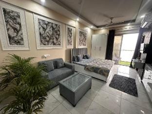 Ally Studios IV Vacation rental in Noida