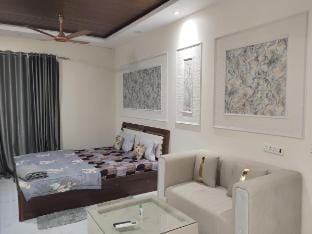 Ally Studios III Vacation rental in Noida