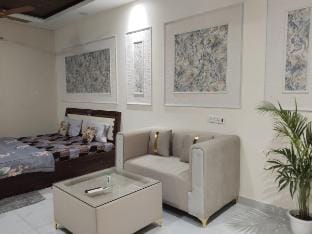 Ally Studios III Vacation rental in Noida