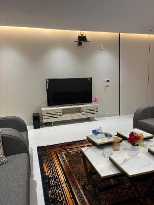 شقه ثلاث غرف وصاله ومطبخ فاخره 2 Vacation rental in Jeddah