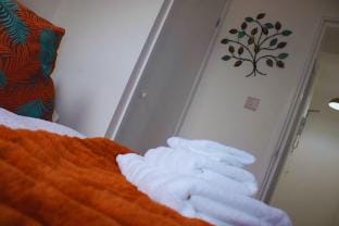 Spacious 2-Bed Apartment| Local Vacation rental in Watford