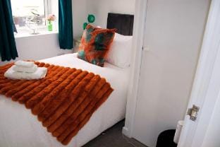 Spacious 2-Bed Apartment| Local Vacation rental in Watford