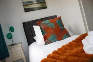 Spacious 2-Bed Apartment| Local Vacation rental in Watford