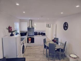Cozy 1-Bed Apartment| London Vacation rental in Watford