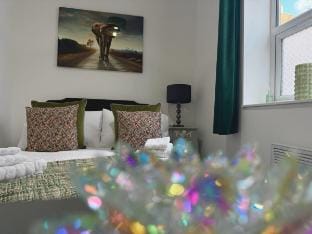 Calm 1-Bedroom Apartment|Central Vacation rental in Watford